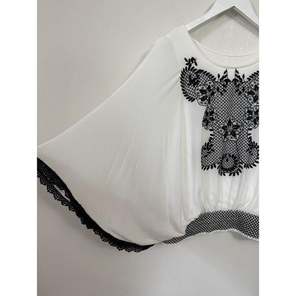 Democracy Womens Embroidered Dolman Sleeve Top Ivory/Black w/ attached Tank Sz L - Picture 4 of 13